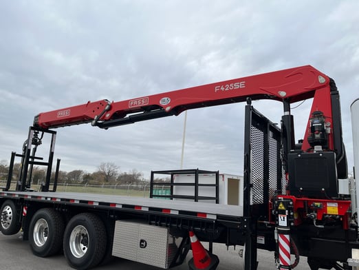 New Fassi F425SE.04 on New Freightliner 114SD Plus