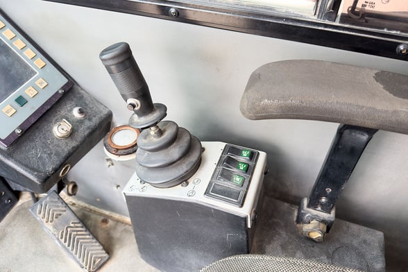 Used 2012 Link-Belt HTC 8660 II on Used 2012 Link-Belt Carrier Carrier