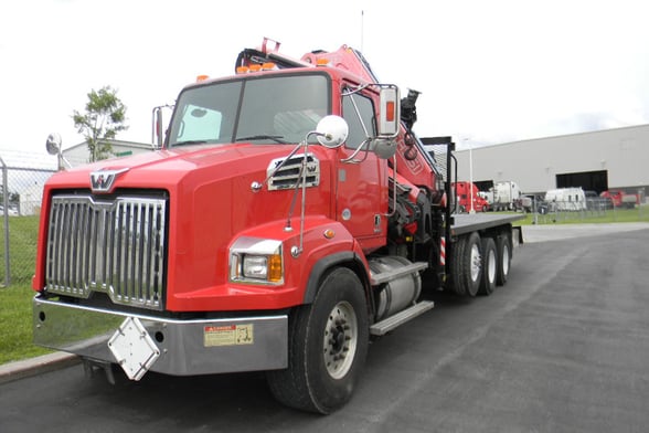 Used 2014 Fassi F385A.2.26 L212 on Used 2014 Western Star 4700SB