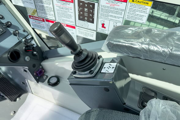 New National NBT55L on New Peterbilt 567