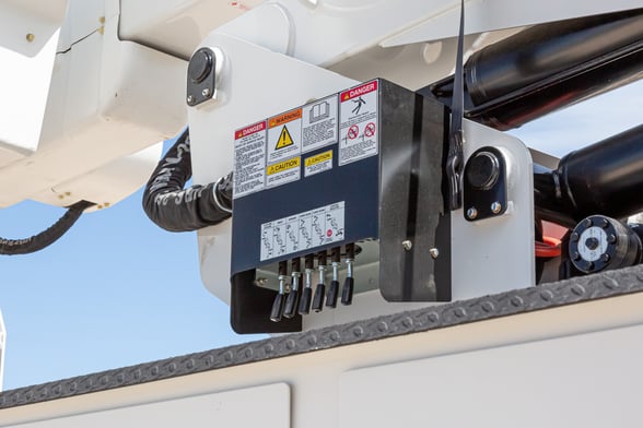 New Versalift VN-555-MHI on New International HV507