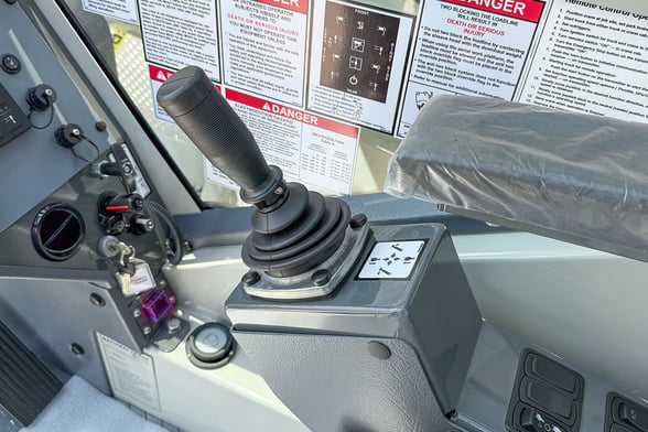 New National NBT55L on New Peterbilt 567