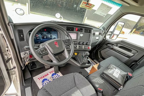 New Fassi F390SE.24 on New Kenworth T880