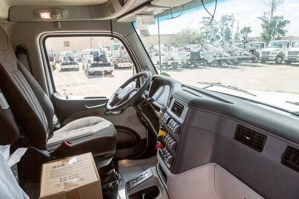 New National NBT55L on New Peterbilt 567