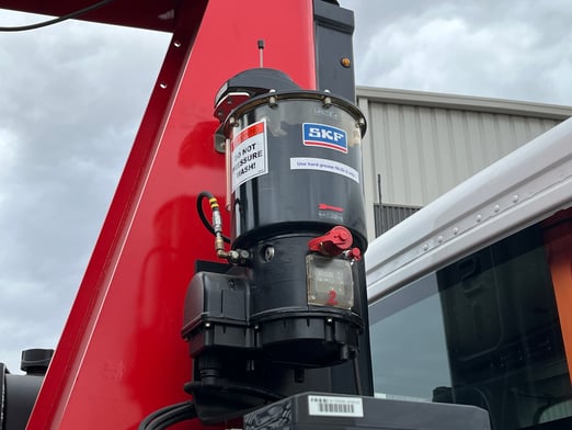 New Fassi F425SE.04 on New Freightliner 114SD Plus