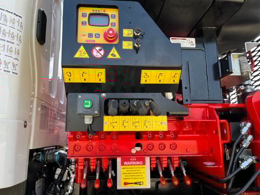 New Fassi F425SE.04 on New Freightliner 114SD+