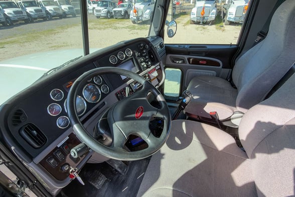 Used 2019 Elliott 45142 on Used 2019 Peterbilt 367