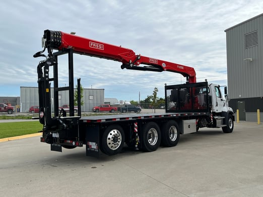 New Fassi F425SE.04 on New Freightliner 114SD+