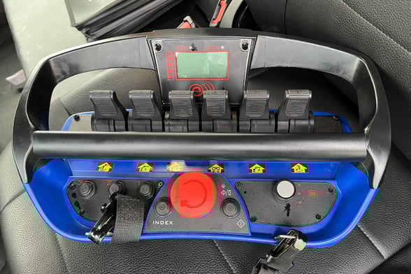 New Fassi F425SE.04 on New Freightliner 114SD Plus