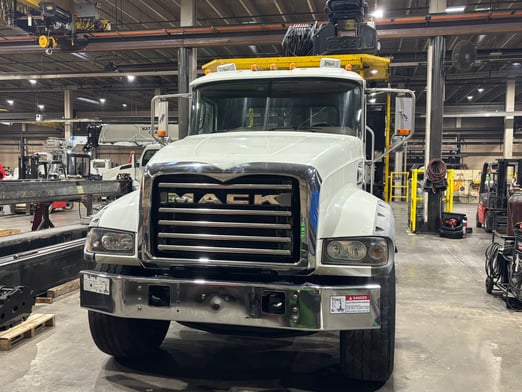Used 2017 Fassi F360SE.24 on Used 2017 Mack GU713