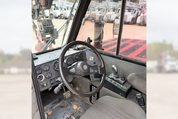 Used 2012 Link-Belt HTC 8660 II on Used 2012 Link-Belt Carrier Carrier