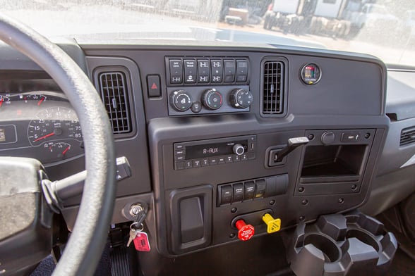 New Versalift VN-555-MHI on New International HV507