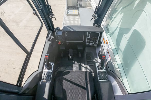 New Tadano AC 5.250L-2 on New Tadano Carrier Tadano Carrier