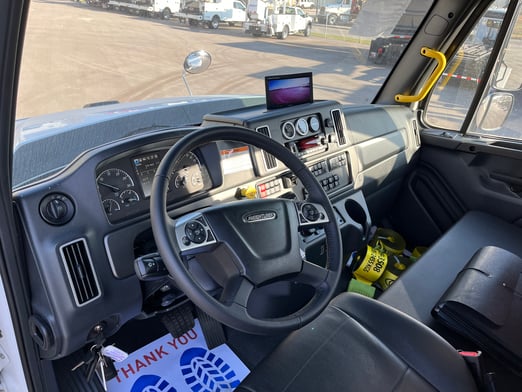 New IMT 42684 on New Freightliner 114SD Plus