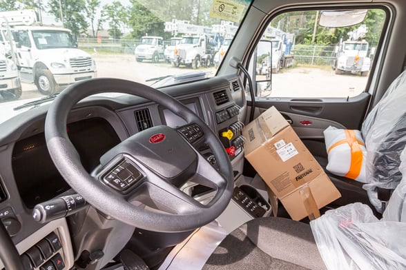 New National NBT55L on New Peterbilt 567