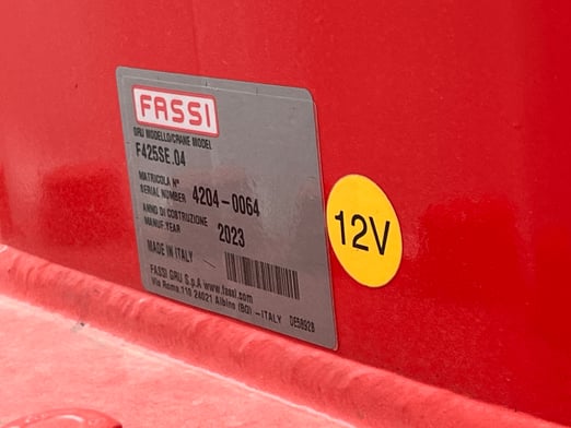 New Fassi F425SE.04 on New Freightliner 114SD Plus