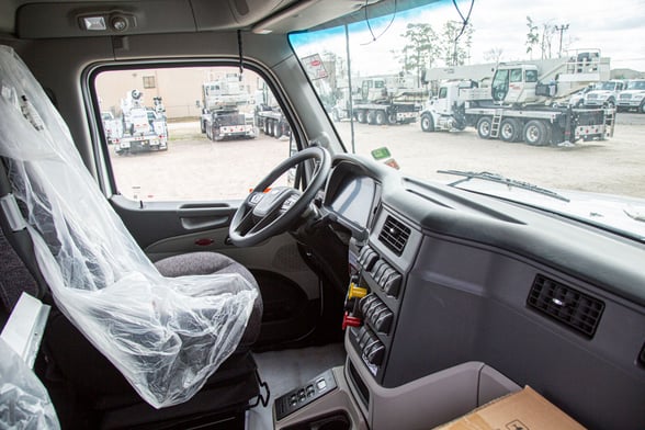 New National NBT60XL on New Peterbilt 567