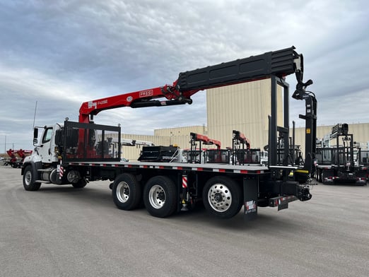 New Fassi F425SE.04 on New Freightliner 114SD Plus