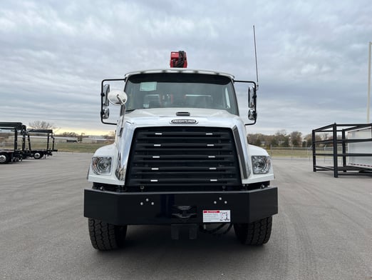 New Fassi F425SE.04 on New Freightliner 114SD Plus