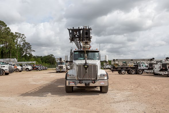 New National NBT55L on New Peterbilt 567