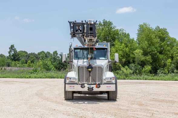 New National NBT60XL on New Peterbilt 567