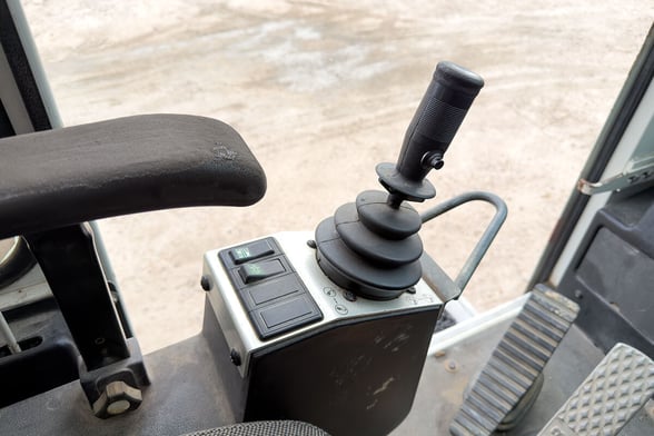 Used 2012 Link-Belt HTC 8660 II on Used 2012 Link-Belt Carrier Carrier