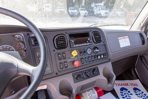 New Versalift VN-555-MHI on New Freightliner M2 106