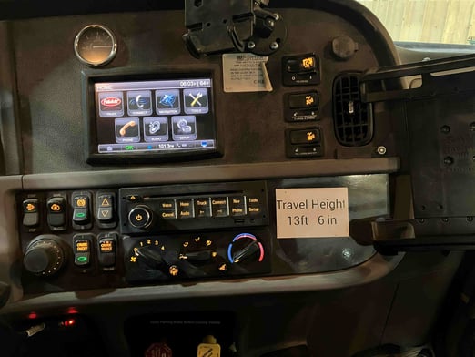 Used 2015 National 9103A on Used 2015 Peterbilt 365