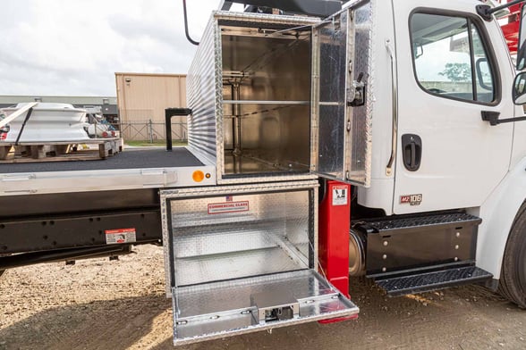 New Elliott L65R HiReach on New Freightliner M2 106 Plus