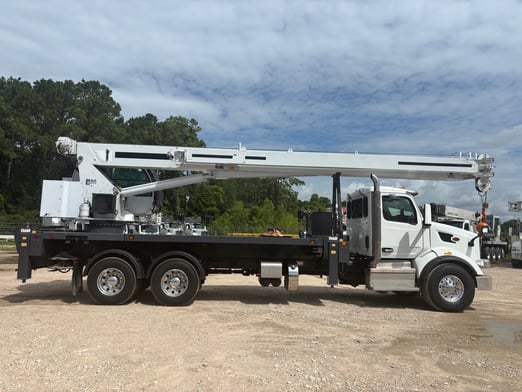 Used 2023 Manitex 30112S on Used 2023 Peterbilt 567