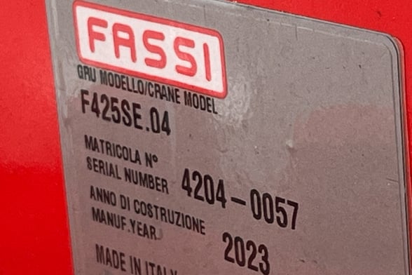 New Fassi F425SE.04 on New Freightliner 114SD Plus
