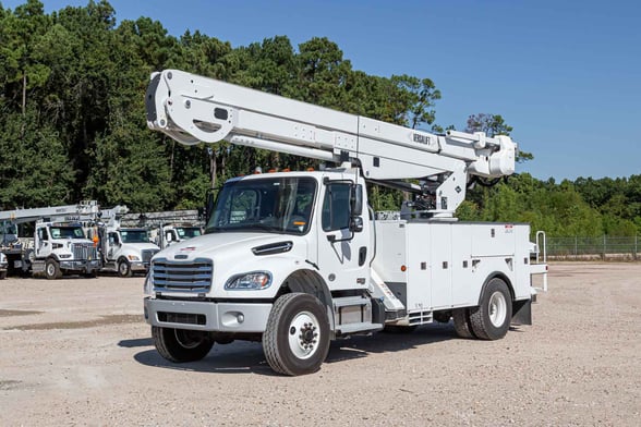 New Versalift VN-555-MHI on New Freightliner M2 106