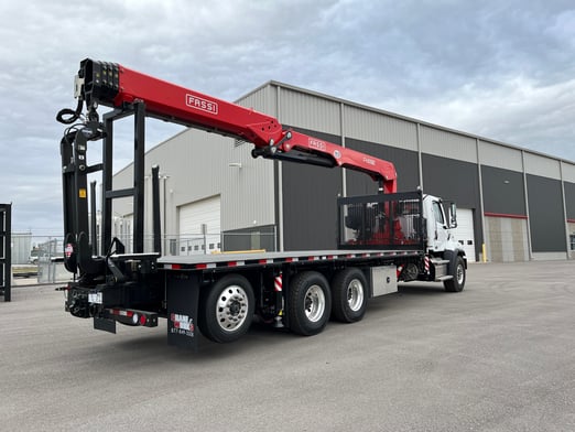 New Fassi F425SE.04 on New Freightliner 114SD Plus