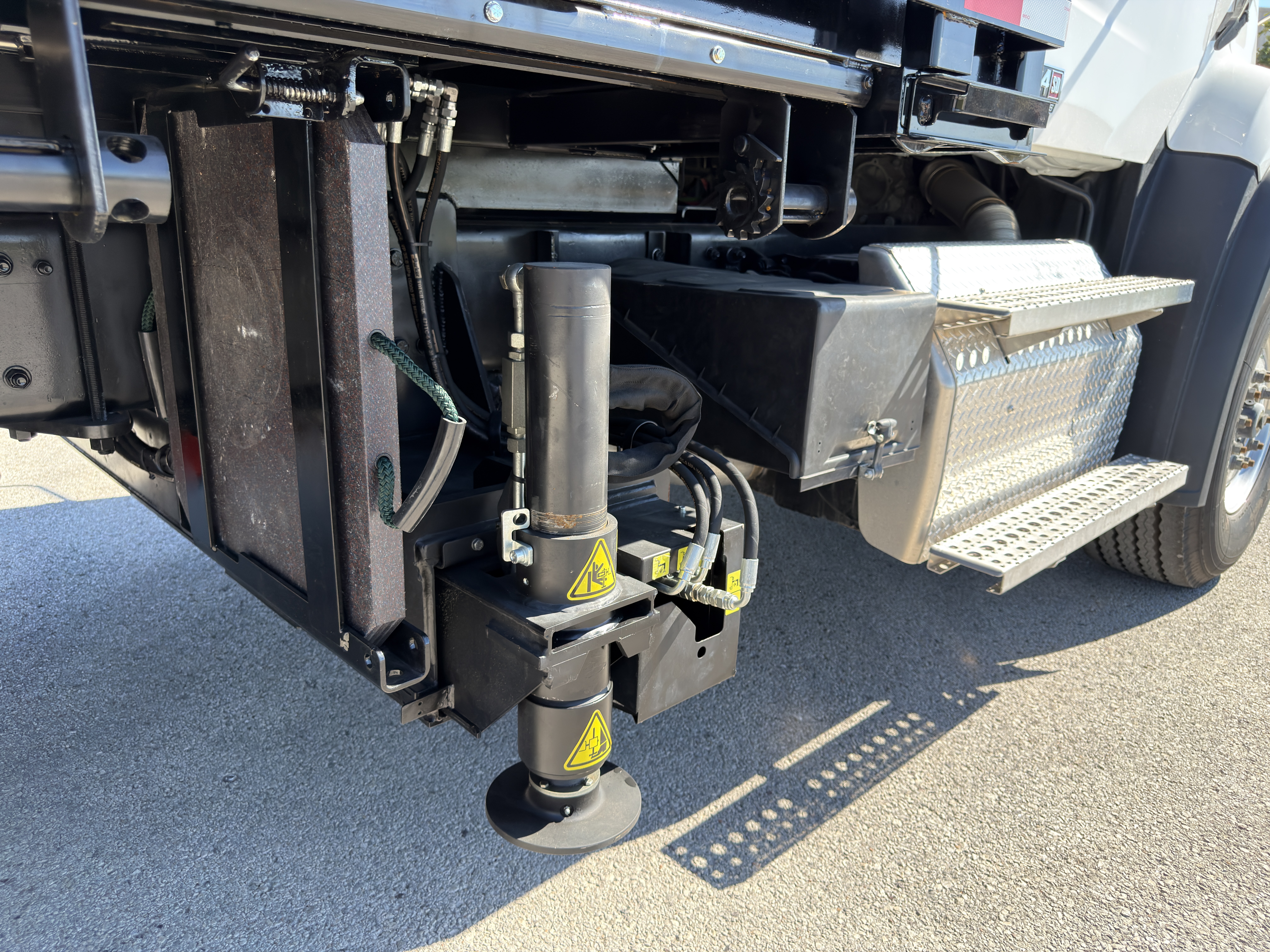 New IMT 40/275 on New Freightliner 114SD Plus