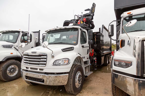 New Fassi F145AZ.0.22 TS on New Freightliner M2 106 Plus