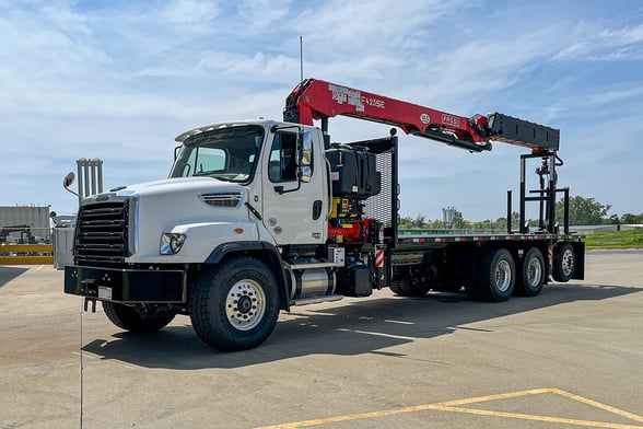 New Fassi F425SE.04 on New Freightliner 114SD Plus