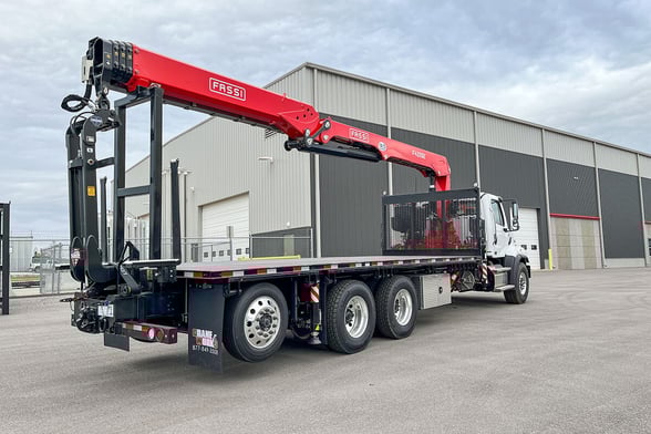 New Fassi F425SE.04 on New Freightliner 114SD Plus