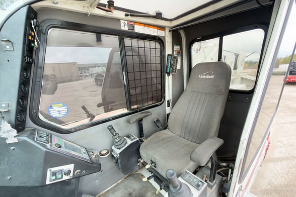 Used 2012 Link-Belt HTC 8660 II on Used 2012 Link-Belt Carrier Carrier