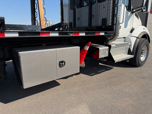 New Cormach 28200 E6 A.S.C. on New Kenworth T880