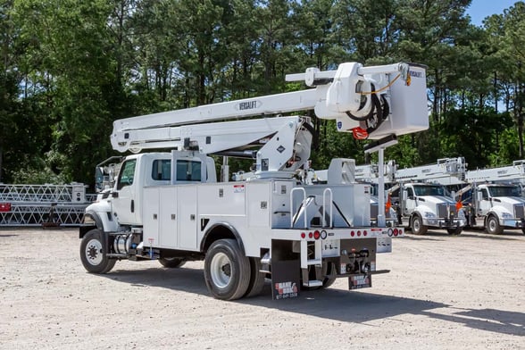 New Versalift VN-555-MHI on New International HV507