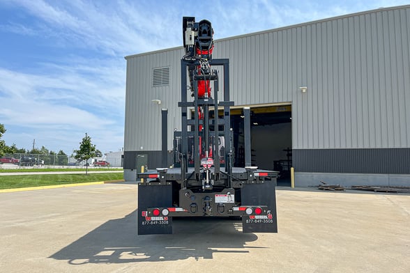 New Fassi F425SE.04 on New Freightliner 114SD Plus