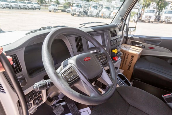 New National NBT55L on New Peterbilt 567