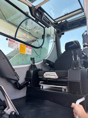 Used 2023 Manitex 30112S on Used 2023 Peterbilt 567