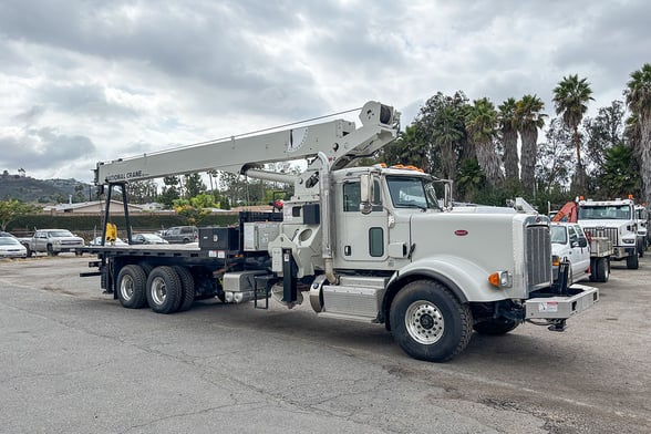 Used 2020 National NBT30H-2-110 on Used 2020 Peterbilt 567