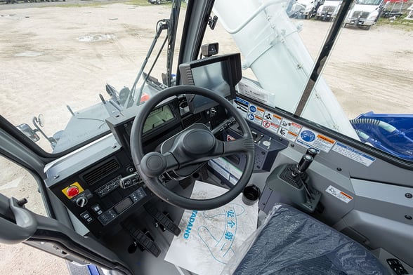 New Tadano GR-1000XLL-4 on New Tadano Carrier Tadano Carrier