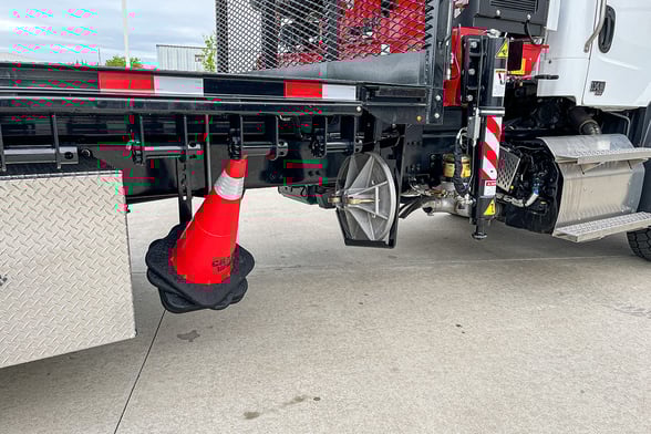 New Fassi F425SE.04 on New Freightliner 114SD Plus