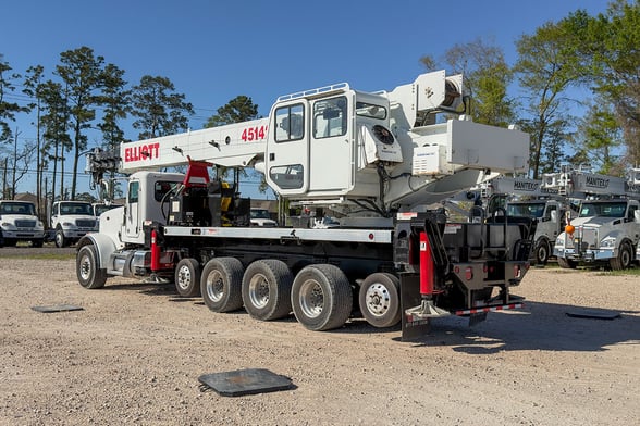 Used 2019 Elliott 45142 on Used 2019 Peterbilt 367