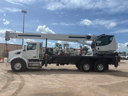 Used 2023 Manitex 30112S on Used 2023 Peterbilt 567