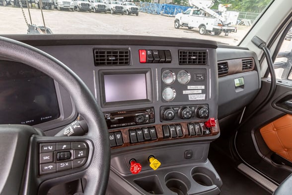 Used 2022 National 14127A on Used 2023 Kenworth T880