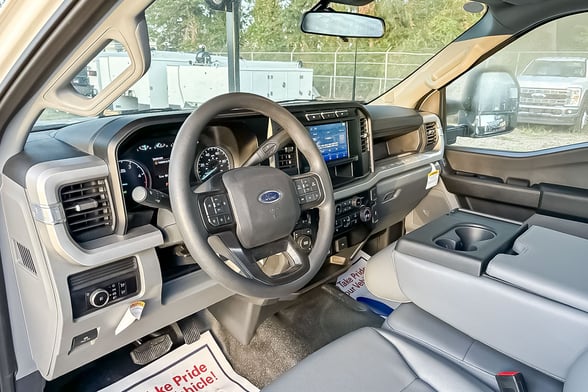 Used 2022 Versalift VST-52-MHI on Used 2023 Ford F-600